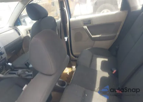 2010 Ford Focus Se z USA, uszkodzony, nr VIN 1FAHP3FNXAW286544